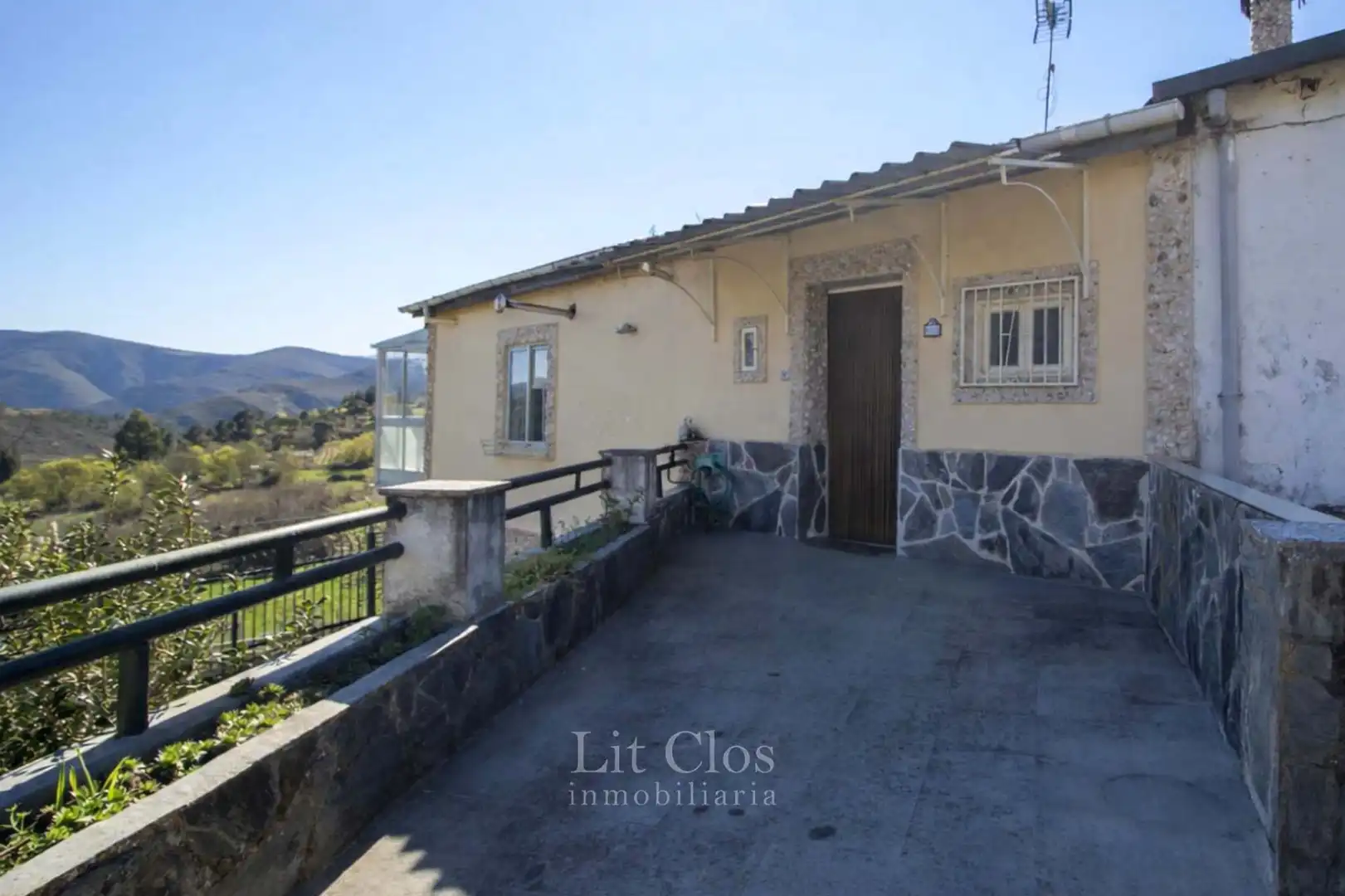 Vista exterior de Casa o chalet en venta en Larouco con Calefacción, Jardín privado y Terraza