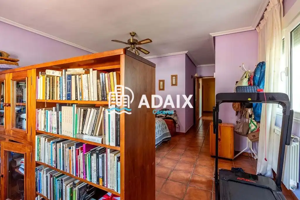 Dormitori de Casa o xalet en venda en Cáceres amb Aire condicionat, Calefacció i Terrassa