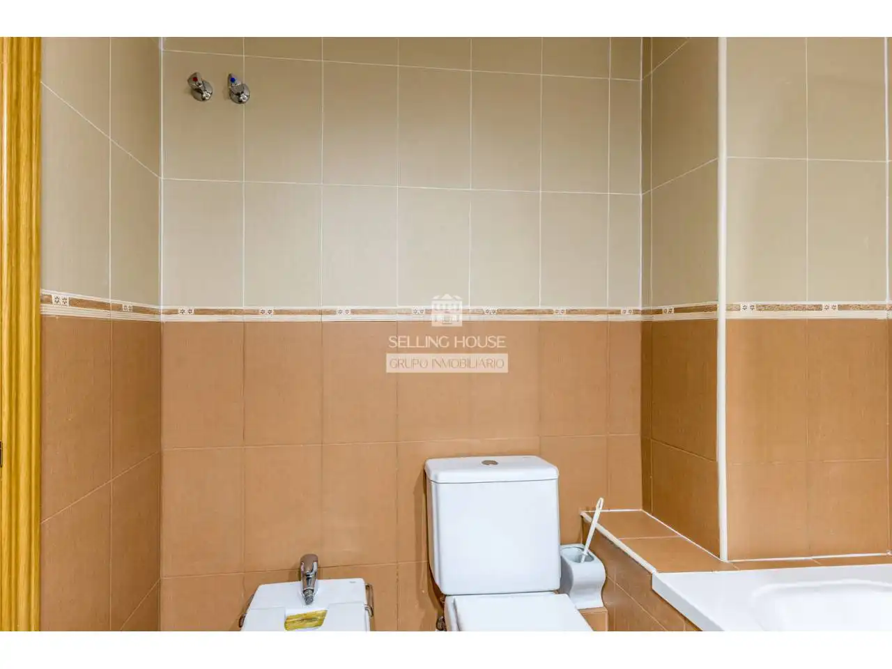 Bathroom of Flat for sale in Valencia  with Heating, Parquet flooring and Balcony
