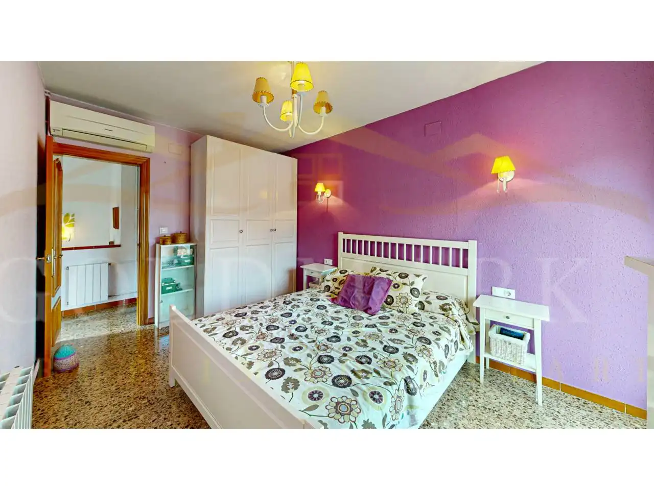 Habitación de Casa o chalet en venta en Corbera de Llobregat con Aire acondicionado, Calefacción y Jardín privado