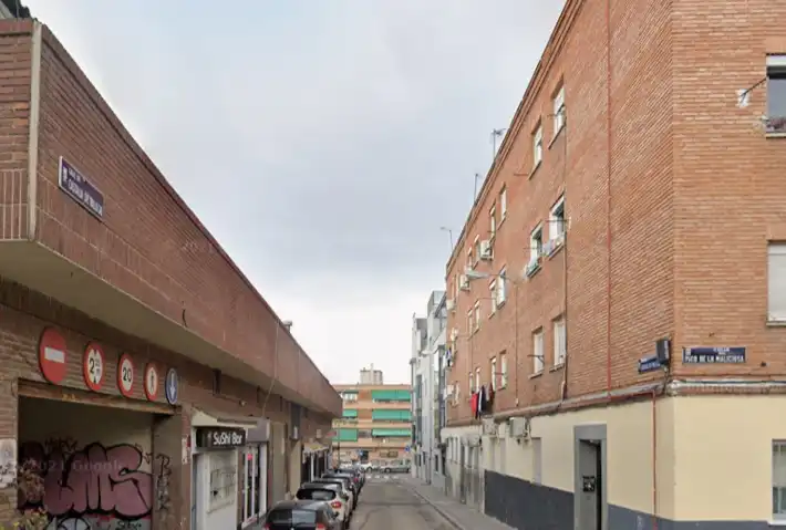 Vista exterior de Planta baja en venta en  Madrid Capital