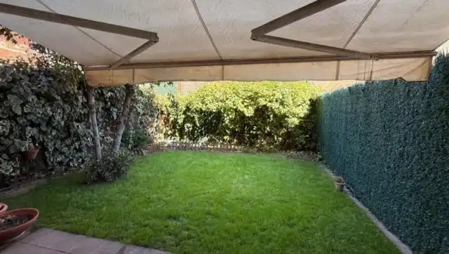 Jardín de Piso en venta en Las Rozas de Madrid con Calefacción, Jardín privado y Piscina comunitaria