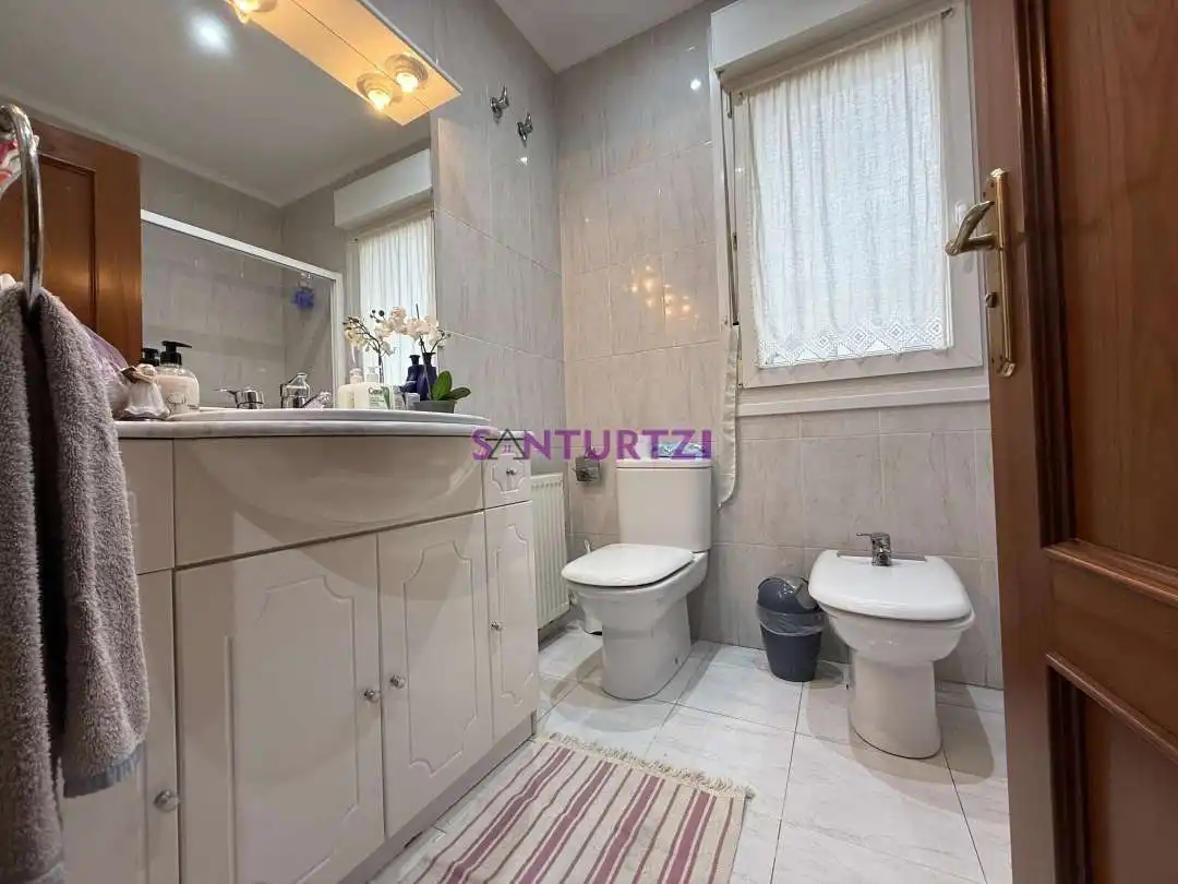 Bathroom of Detached homes for sale in Castro-Urdiales  with Heating, Terrace and Furnished