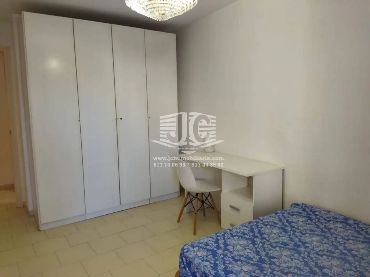 Habitación de Piso de alquiler en Tortosa con Aire acondicionado, Parquet y Amueblado