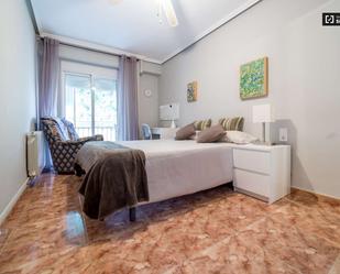 Bedroom of Flat to share in  Valencia Capital  with Air Conditioner, Heating and Terrace