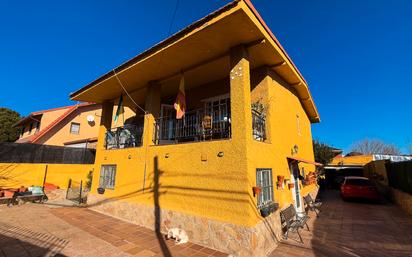 Vista exterior de Casa o xalet en venda en Galapagar amb Calefacció, Jardí privat i Terrassa