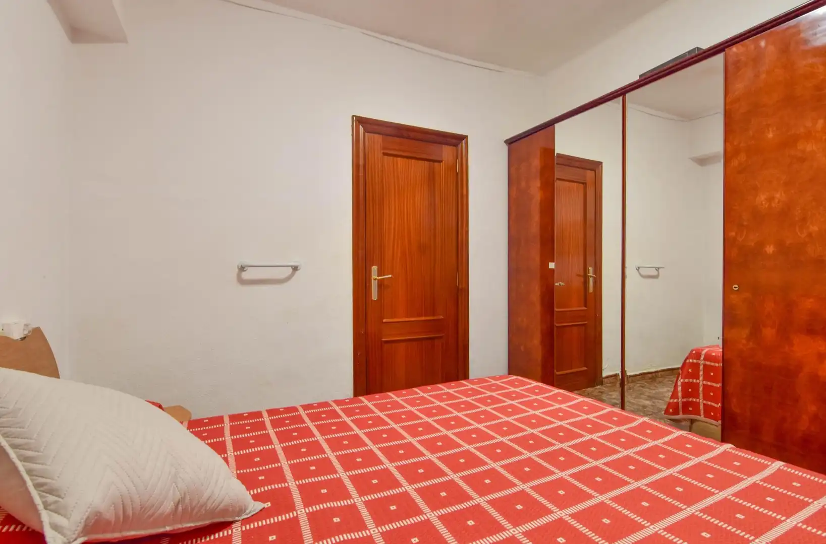 Bedroom of Flat for sale in Valencia  with Air Conditioner and Terrace