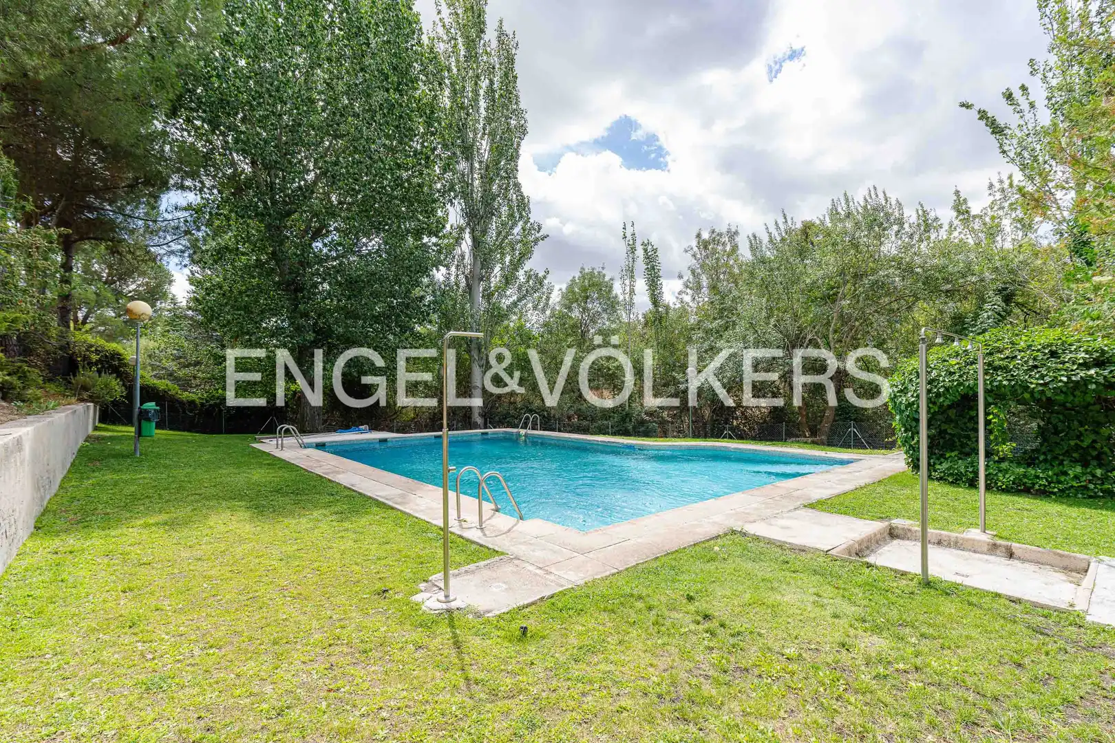 Swimming pool of Detached homes for sale in Torrelodones  with Air Conditioner, Heating and Private garden