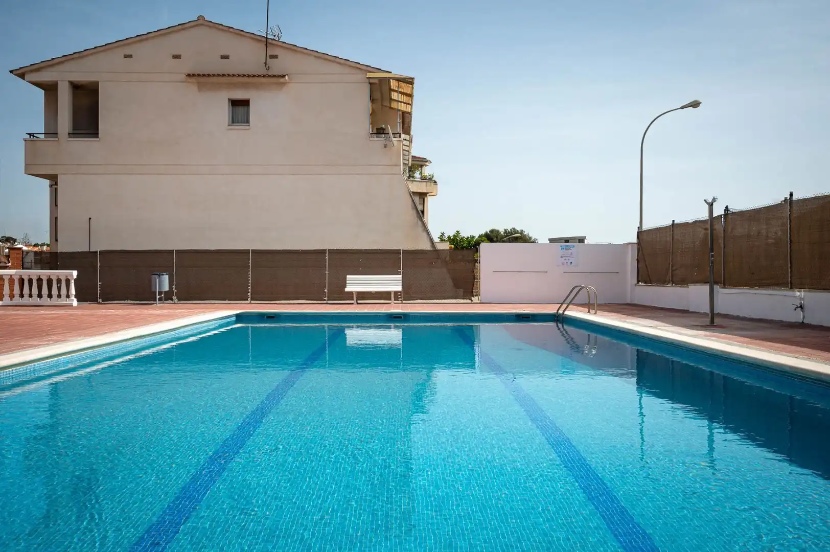 Piscina de Piso en venta en Torredembarra con Calefacción, Terraza y Piscina comunitaria