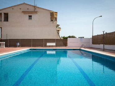Pis amb piscina en venda a ESCIPIONS