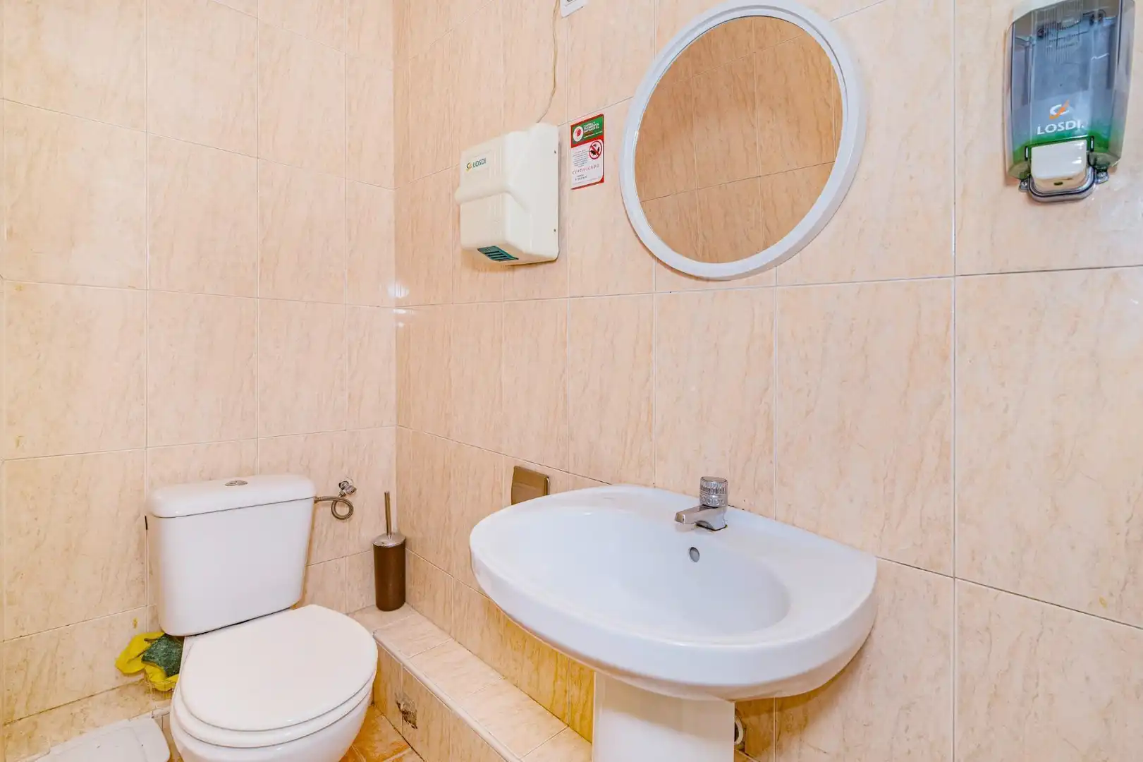 Bathroom of Apartments for sale in Granada