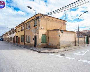 Vista exterior de Casa adosada en venda en Falces amb Jardí privat