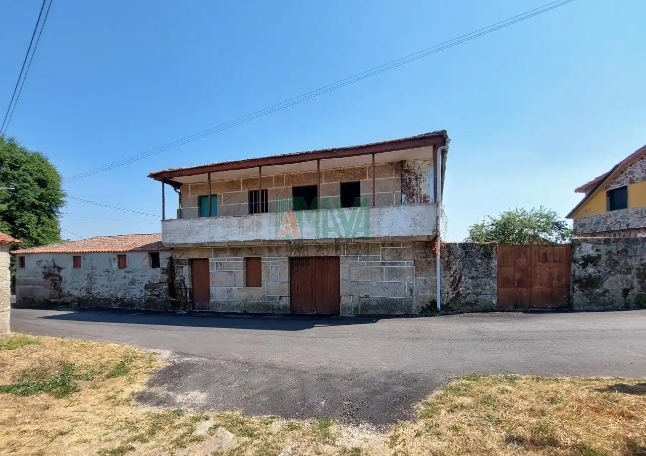 Country homes for sale in Amoeiro