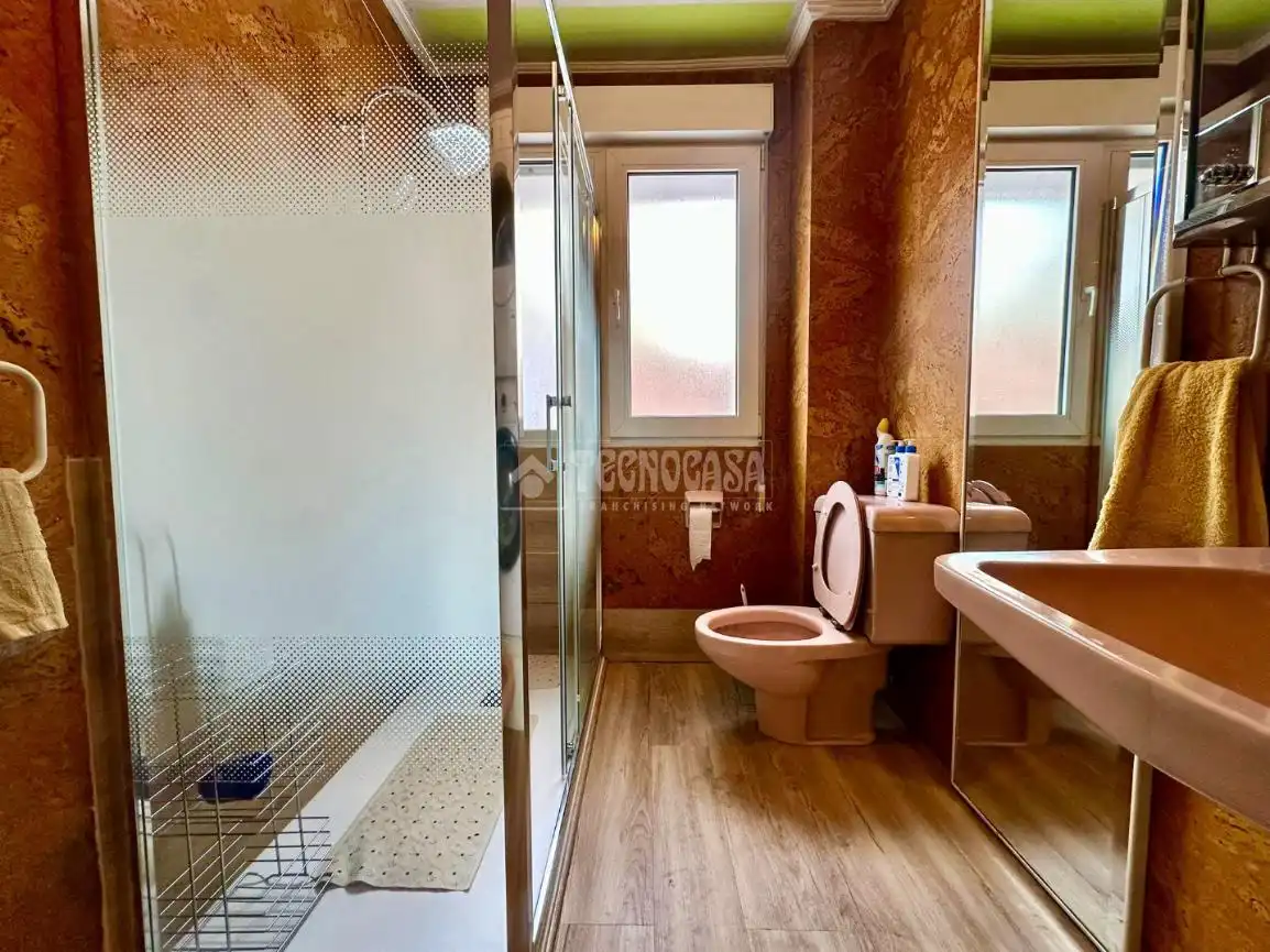 Bathroom of Flat for sale in Gijón   with Terrace