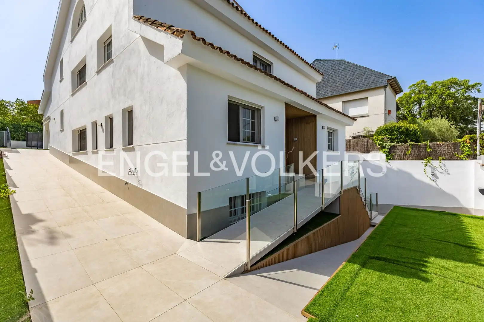 Vista exterior de Casa o xalet de lloguer en Sant Cugat del Vallès amb Aire condicionat, Calefacció i Jardí privat