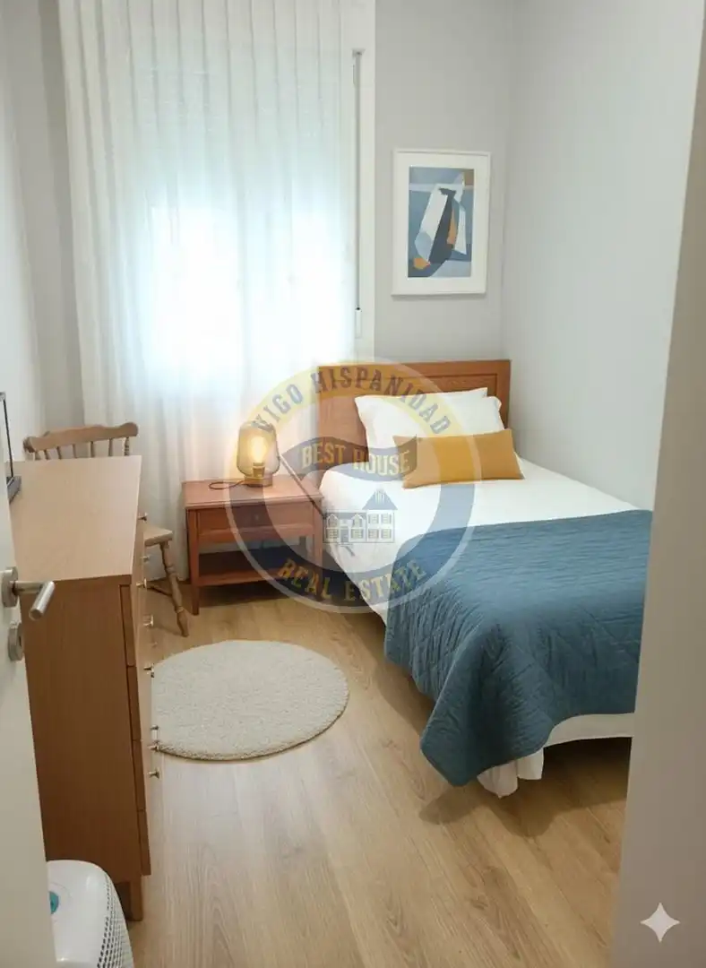 Dormitori de Casa o xalet en venda en Vigo  amb Terrassa i Moblat