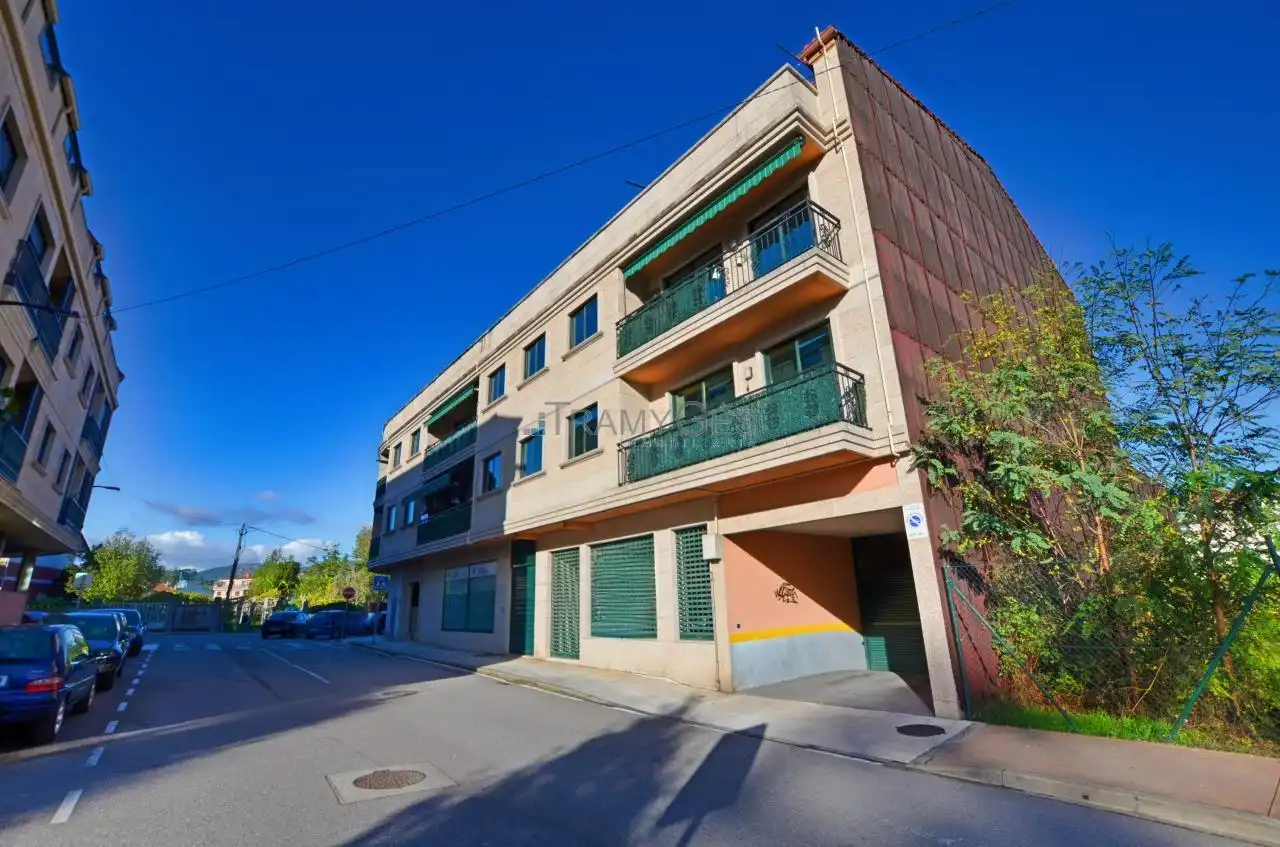 Local comercial en venta en MARTIRES DE SOBREDO, imagen 2