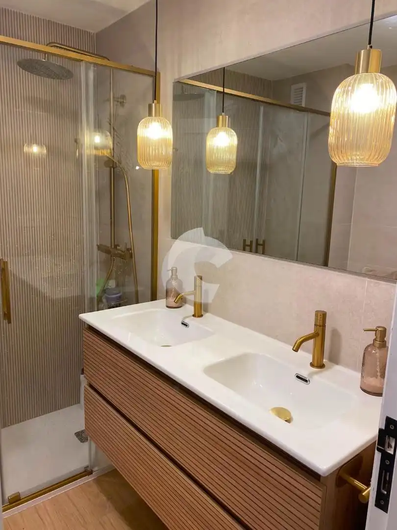 Badezimmer von Wohnung zur Miete in Baiona