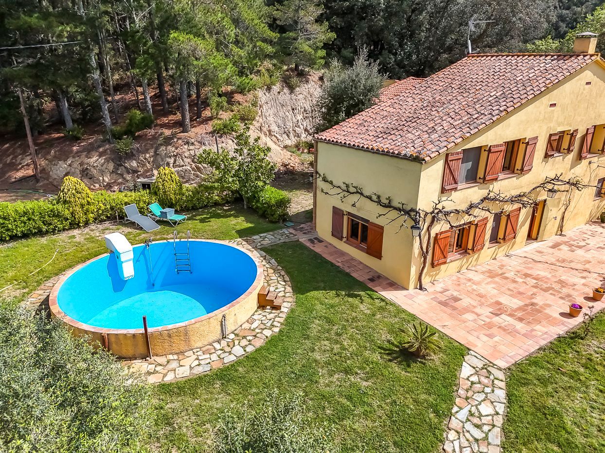 Garden of Country house for sale in Sant Iscle de Vallalta  with Heating, Terrace and Storage room