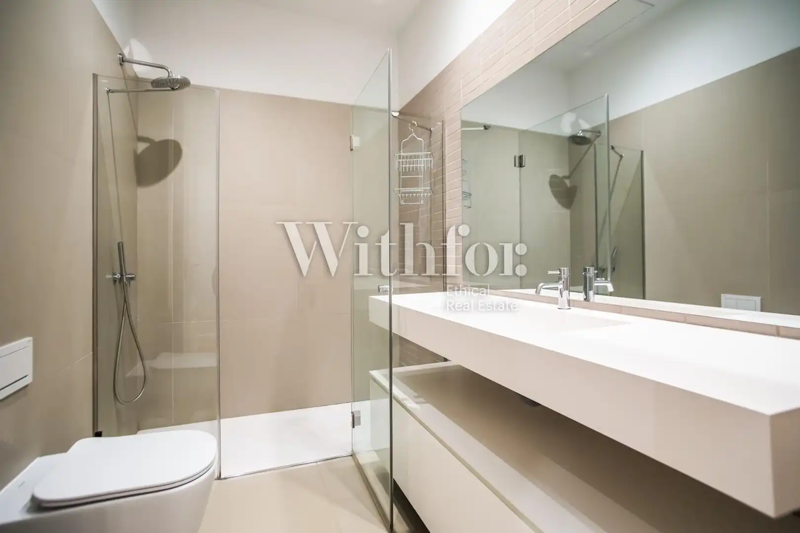 Bathroom of Flat for rent in Barcelona  with Air Conditioner, Heating and Terrace