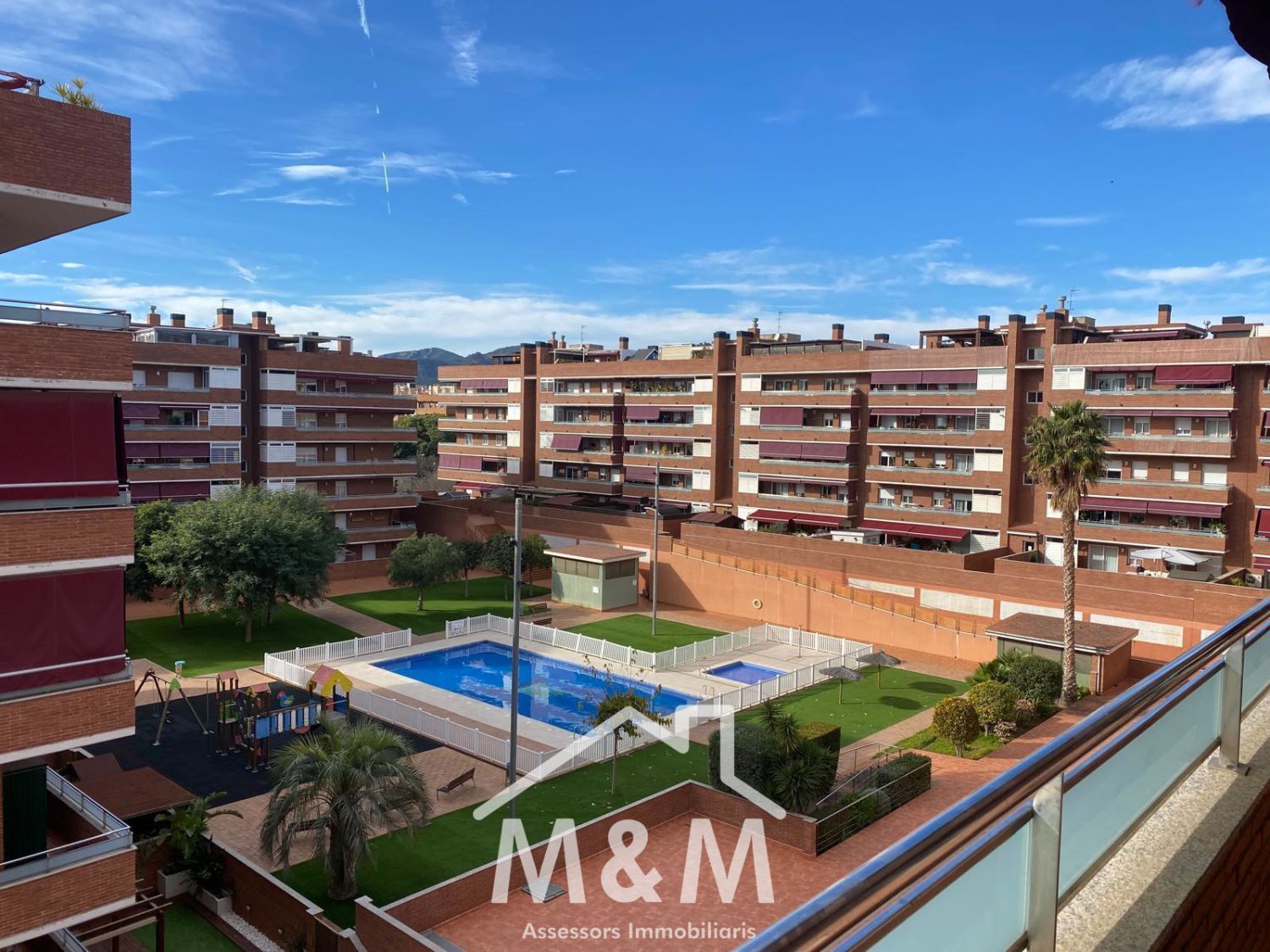 Vista exterior de Pis en venda en Viladecans amb Terrassa