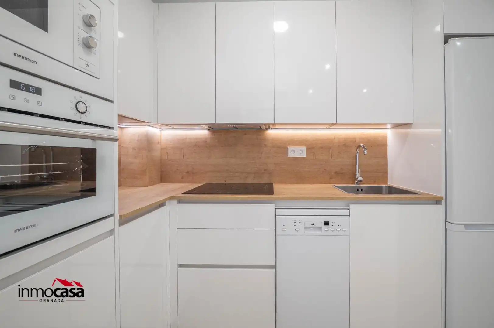 Kitchen of Flat for sale in Granada