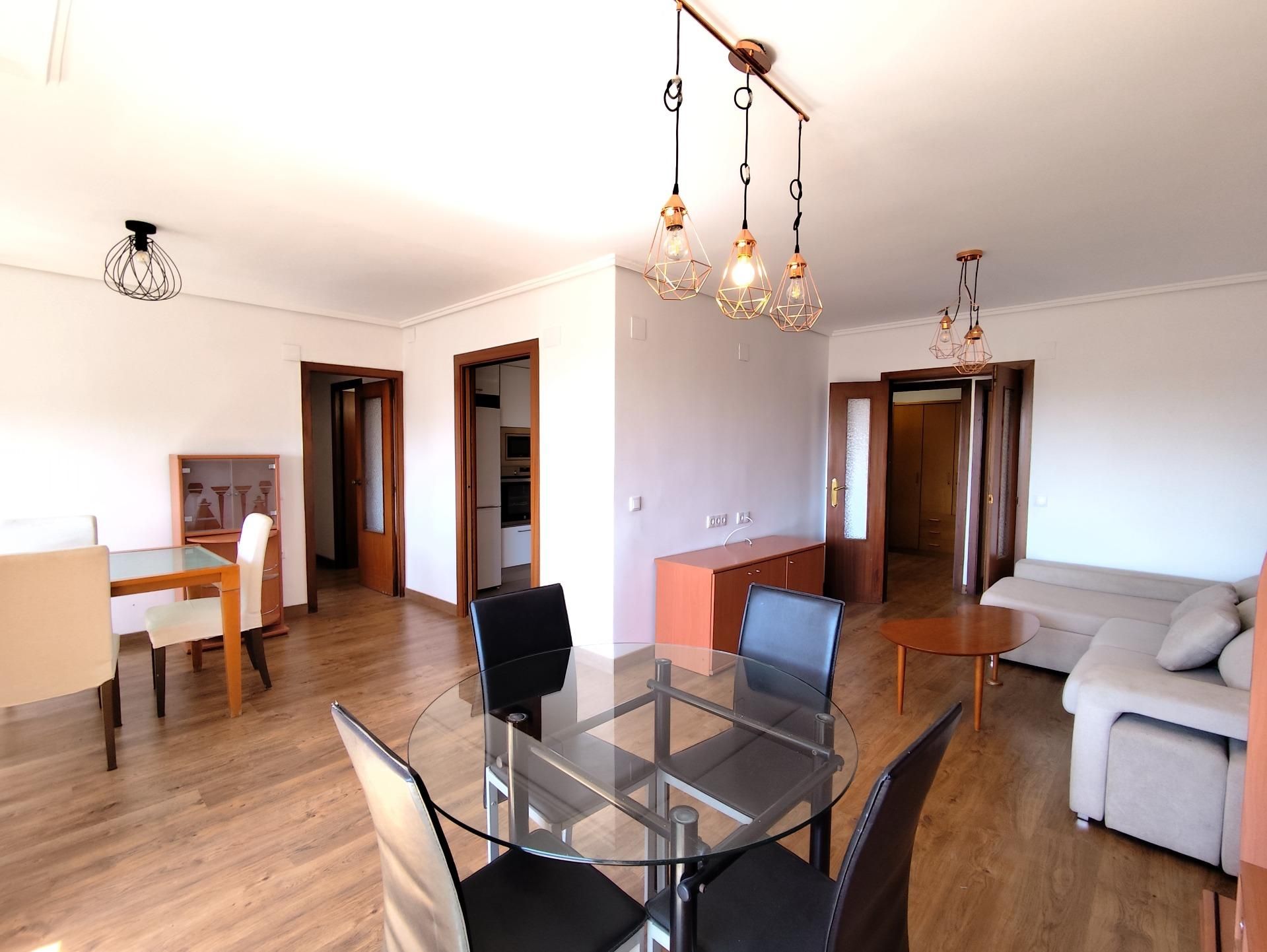 Comedor de Piso de alquiler en  Valencia Capital con Balcón