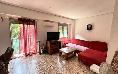 Living room of Flat for sale in  Valencia Capital  with Air Conditioner, Furnished and Balcony