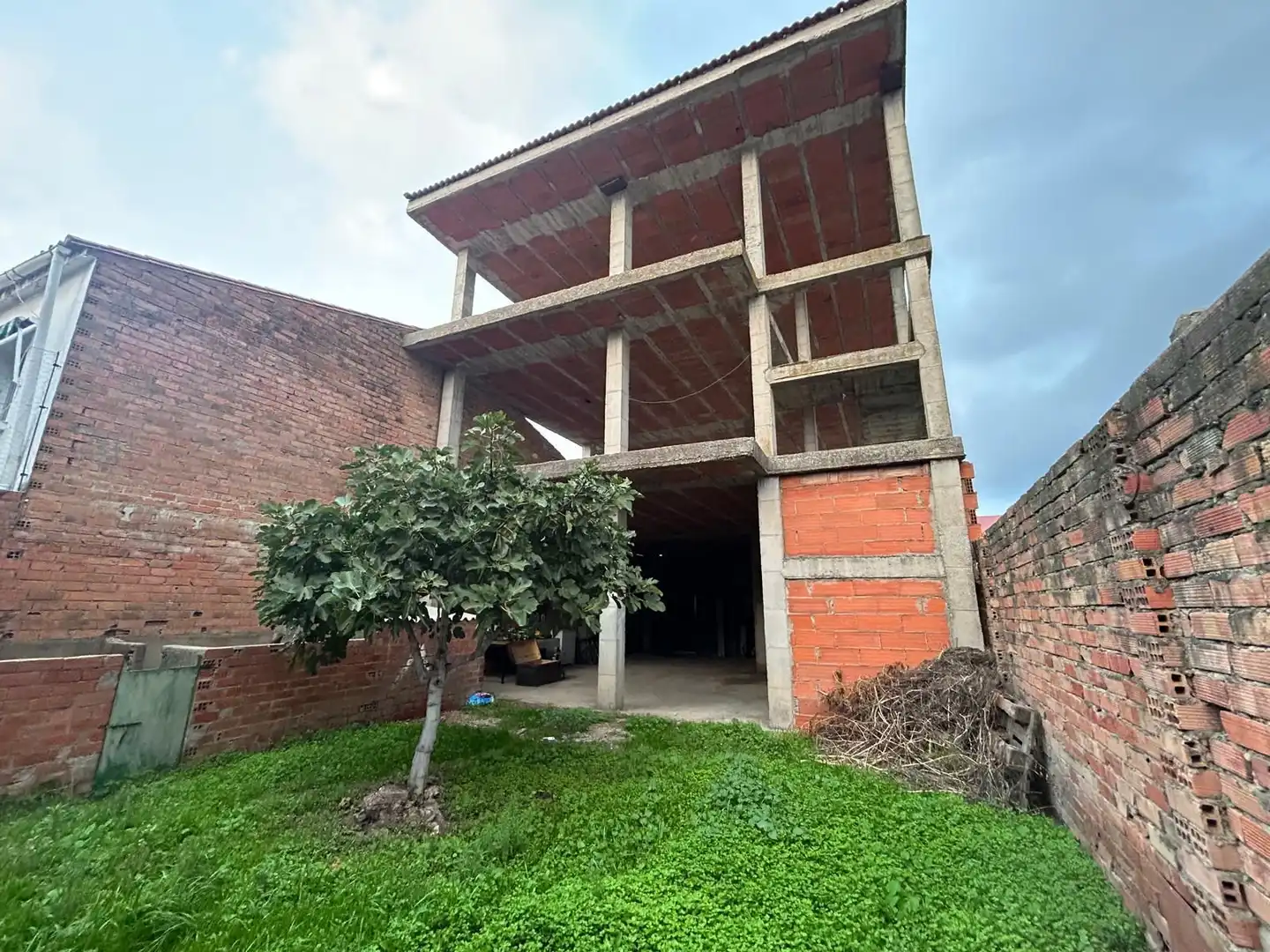 Exterior view of Buildings for sale in Moraleja