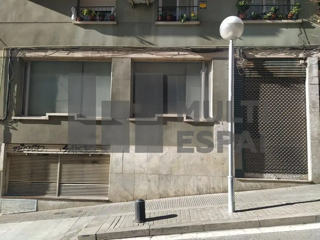 Vista exterior de Oficina en venda en Barcelona amb Aire condicionat