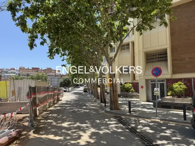 Außenansicht von Büro zum Verkauf in Esplugues de Llobregat