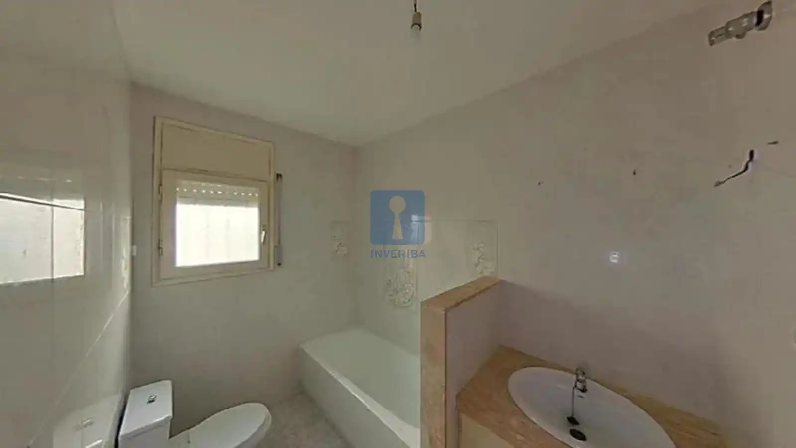 Bathroom of Houses for sale in Cubelles  with Air Conditioner, Heating and Terrace