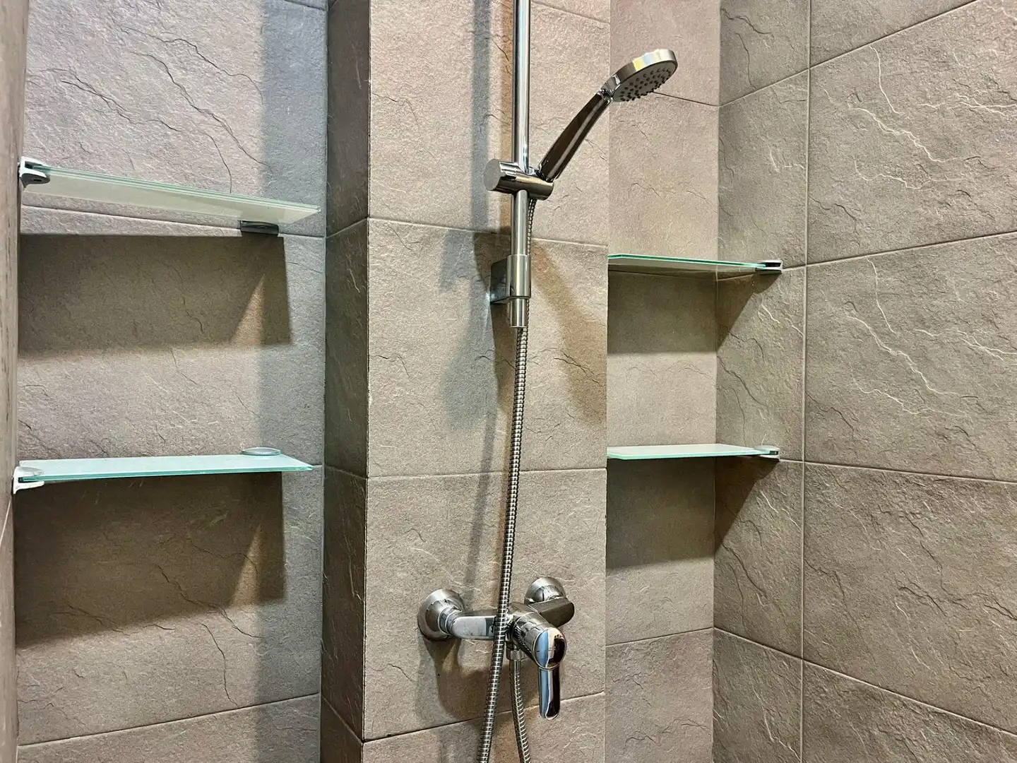 Bathroom of Flat for sale in Sevilla  with Air Conditioner, Terrace and Balcony