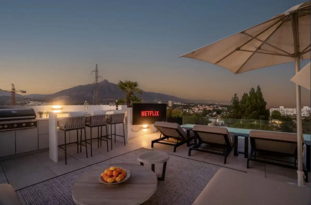 Chalet con piscina en venta en Nueva Andalucía, imagen 3