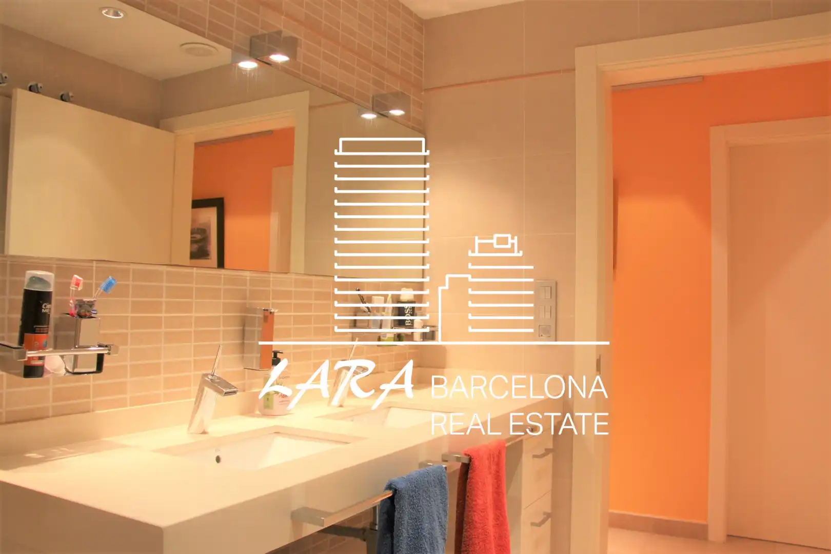 Vista exterior de Casa o chalet de alquiler con opción a compra en Viladecans con Aire acondicionado, Calefacción y Jardín privado