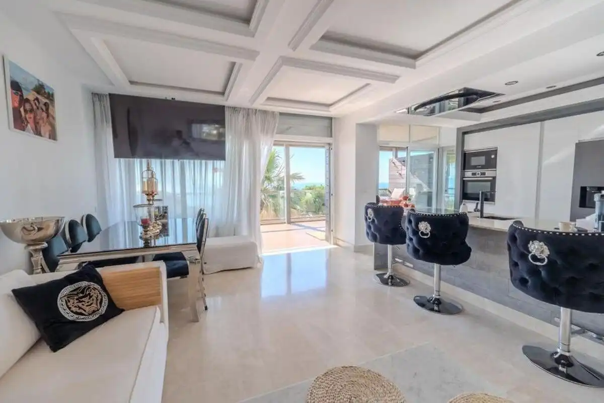 Wohnzimmer von Wohnungen zur Miete in Manilva mit Klimaanlage, Heizung und Terrasse