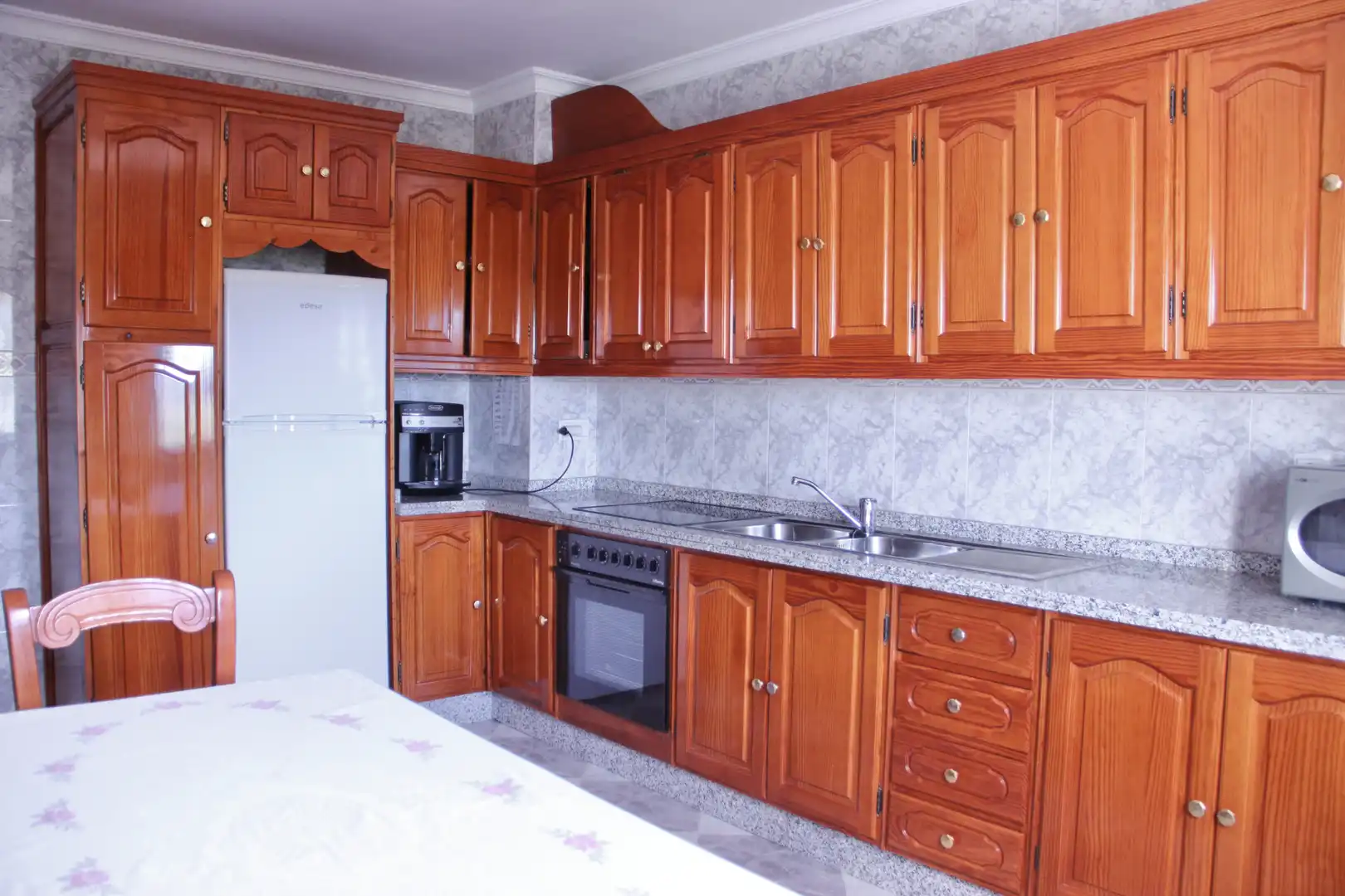 Cuina de Casa o xalet en venda en Benaocaz amb Jardí privat, Terrassa i Traster