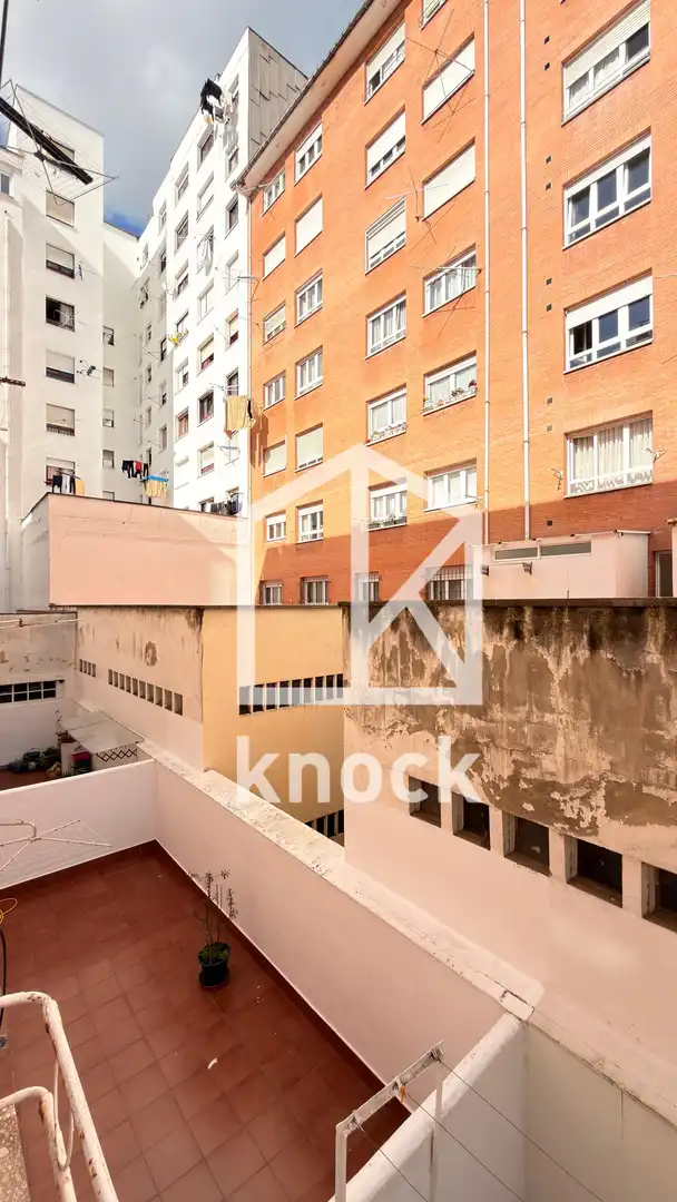 Vista exterior de Pis en venda en Oviedo  amb Calefacció, Parquet i Traster
