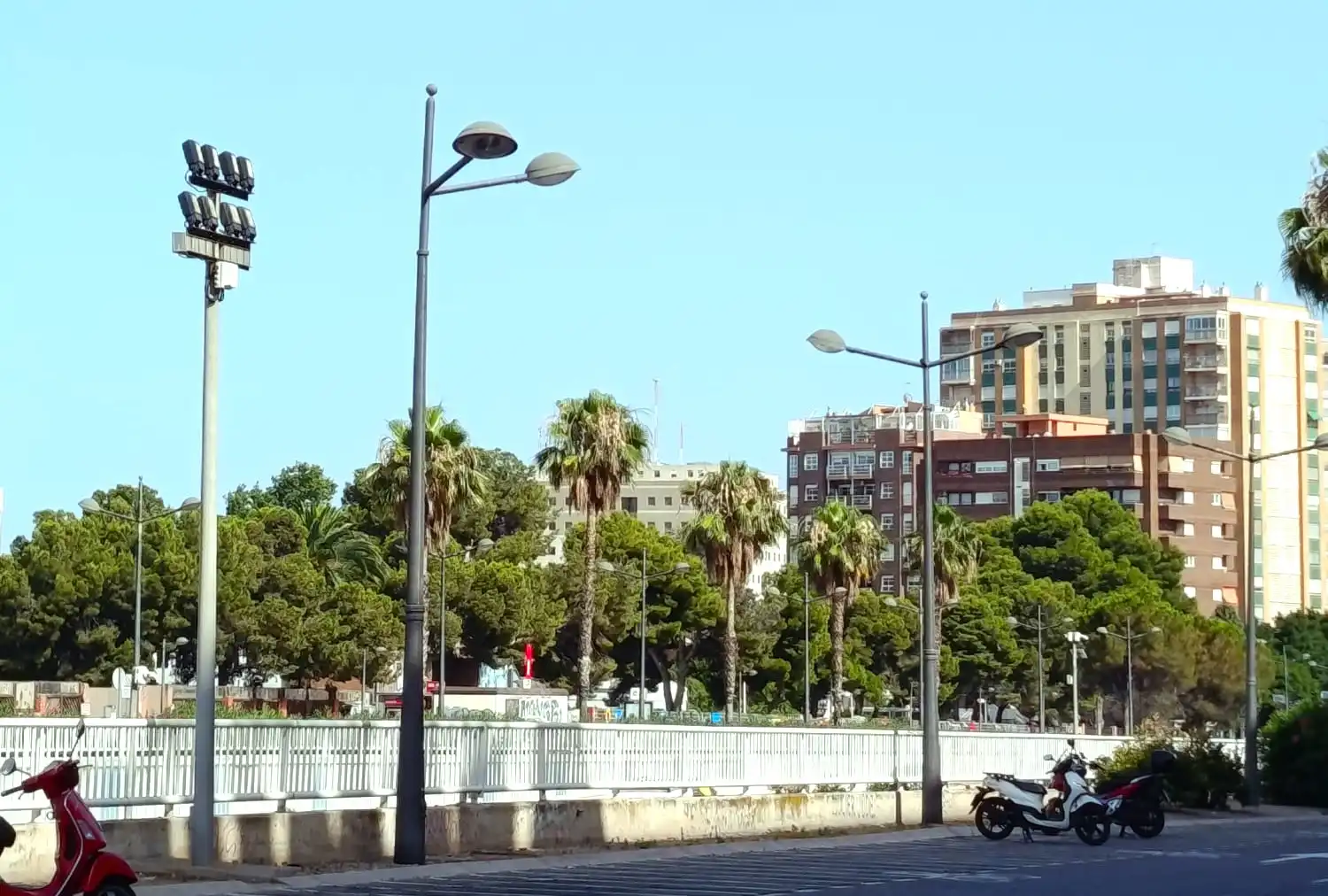 Vista exterior de Piso en venta en Valencia con Balcón y Alarma