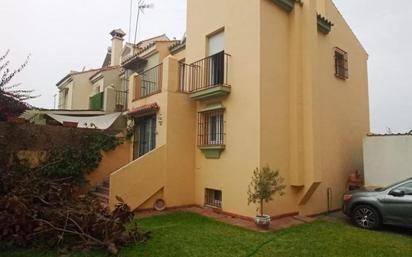 Vista exterior de Casa adosada en venda en La Línea de la Concepción