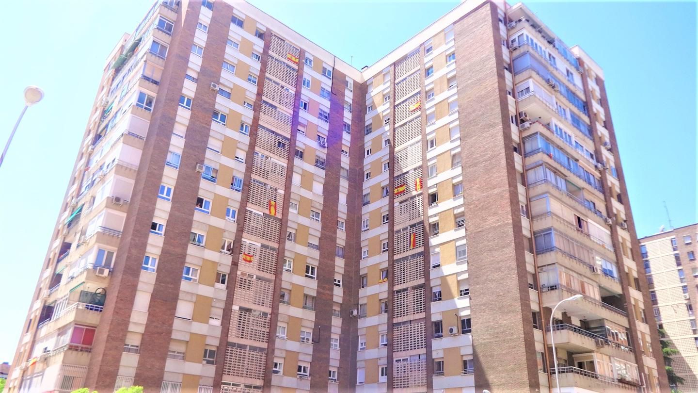 Exterior view of Attic for sale in  Madrid Capital  with Heating, Parquet flooring and Terrace