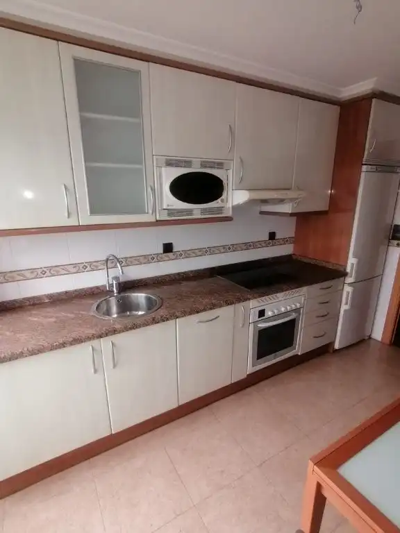 Cuina de Pis en venda en Gijón  amb Calefacció, Parquet i Terrassa