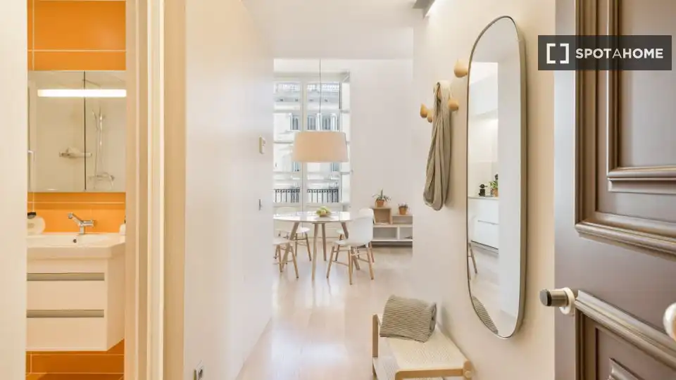 Flat with terrace to rent in Ciutat Vella, imagen 4