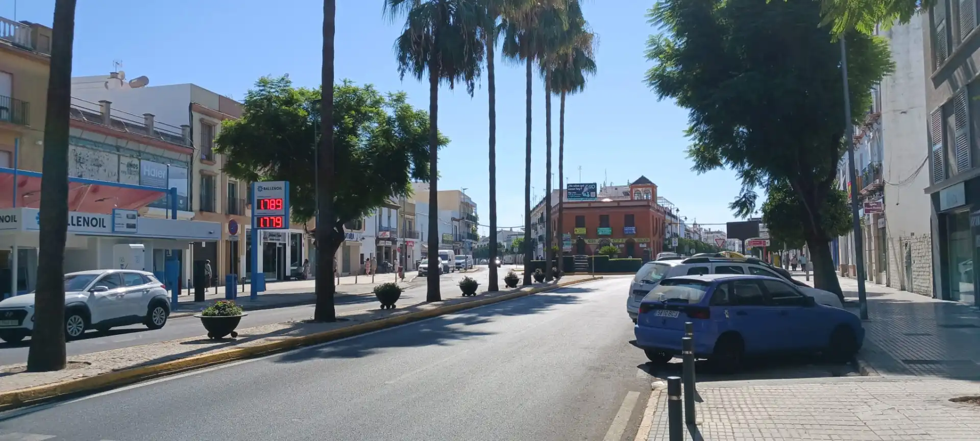 Exterior view of Commercial properties for rent in Utrera  with Terrace