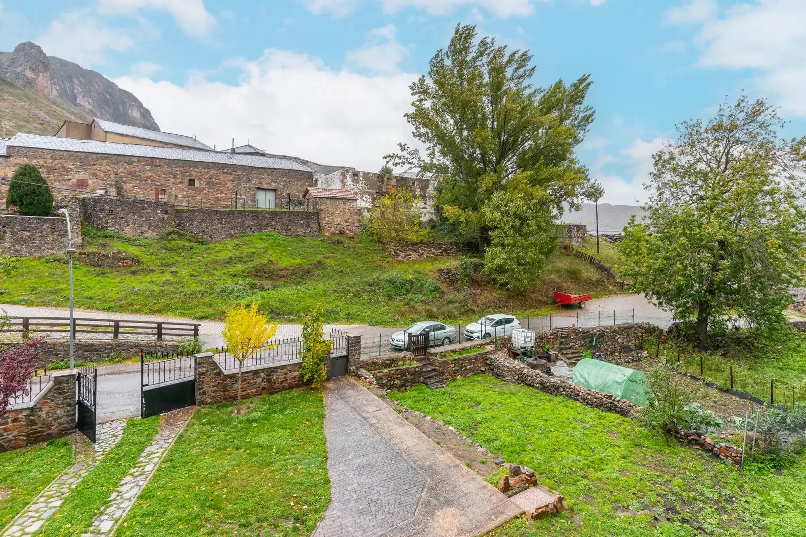 Vista exterior de Casa o chalet en venta en Cabrillanes con Calefacción, Jardín privado y Terraza