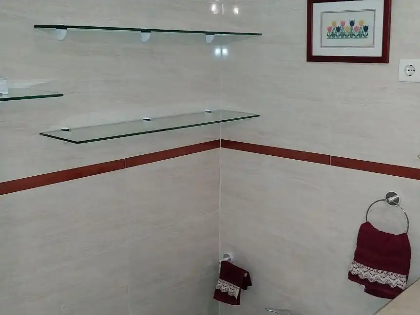Badezimmer von Wohnung zur Miete in Carretera de Cádiz