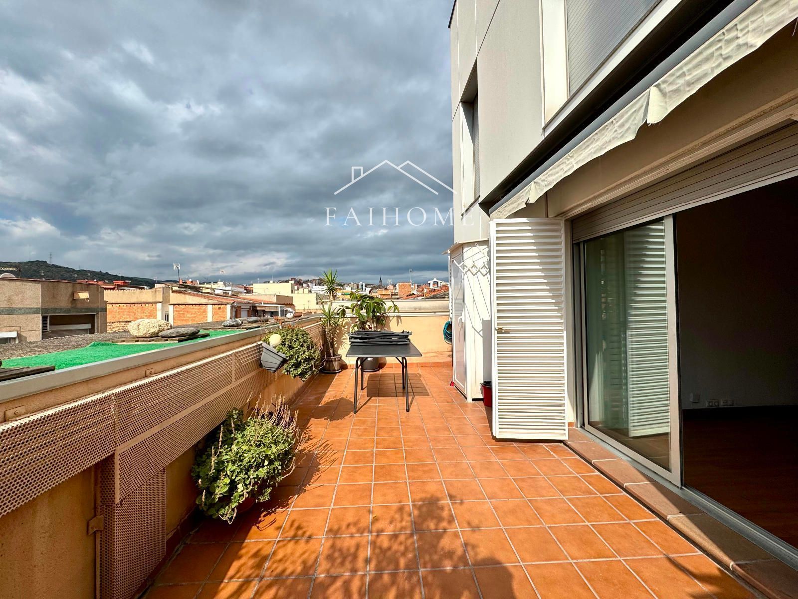 Terrace of Attic to rent in Santa Coloma de Gramenet  with Air Conditioner, Heating and Parquet flooring
