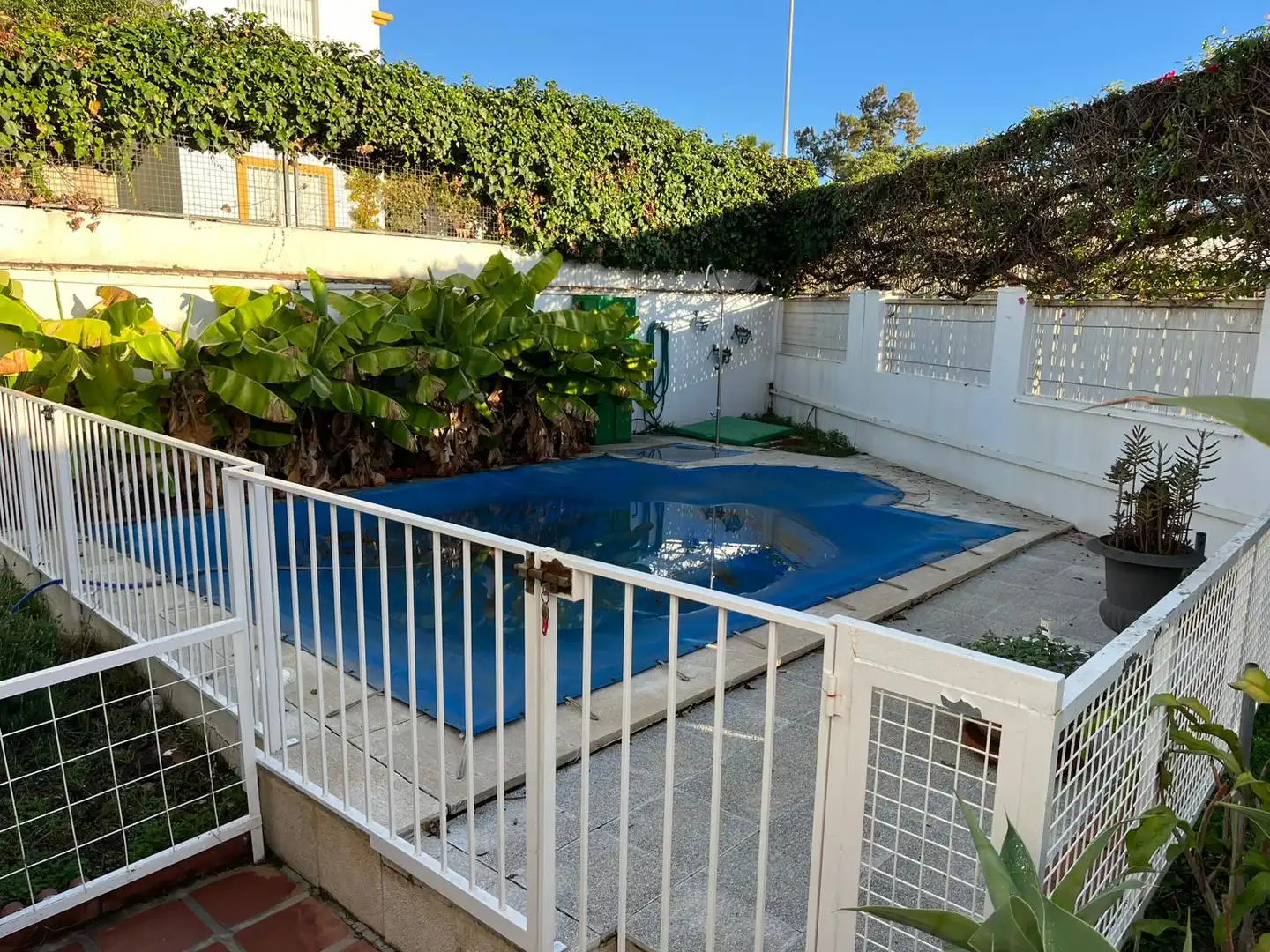 Piscina de Casa adosada en venta en Vélez-Málaga con Aire acondicionado, Calefacción y Jardín privado