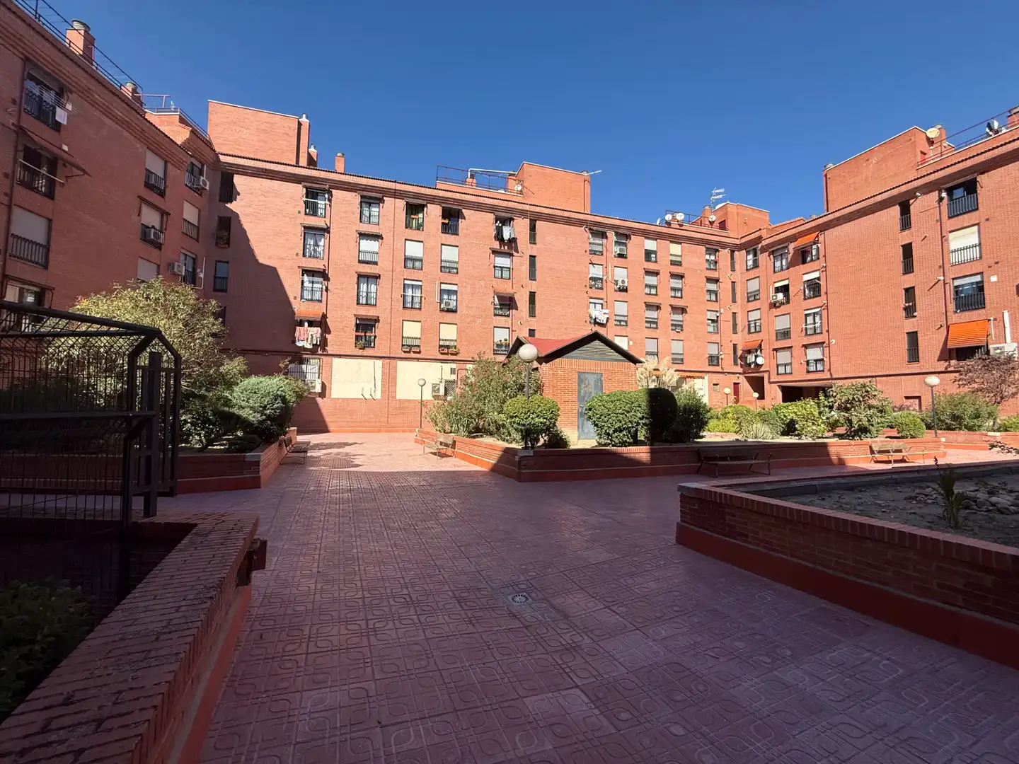 Außenansicht von Wohnung zum Verkauf in Madrid mit Klimaanlage, Heizung und Privatgarten