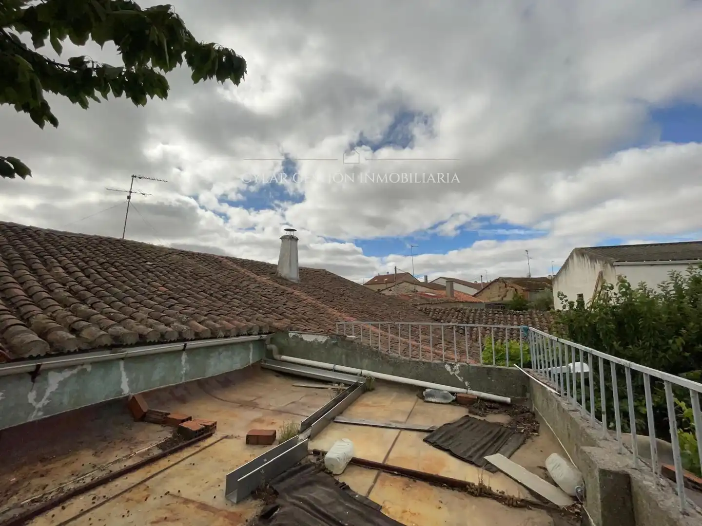 Vista exterior de Casa o chalet en venta en Monterrubio de Armuña con Terraza, Trastero y Piscina